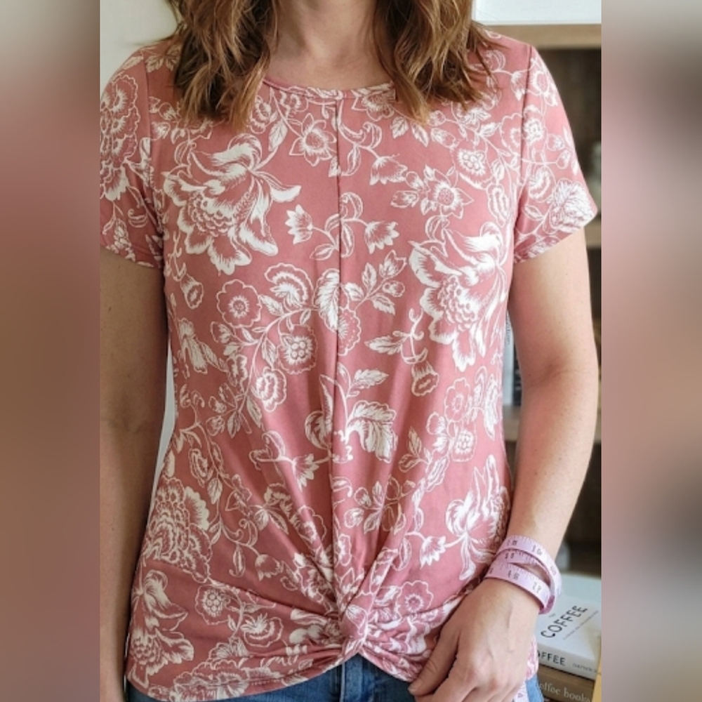 Wilde Dark Pink Careerwear Top Floral Pattern Patriotic Size Large
